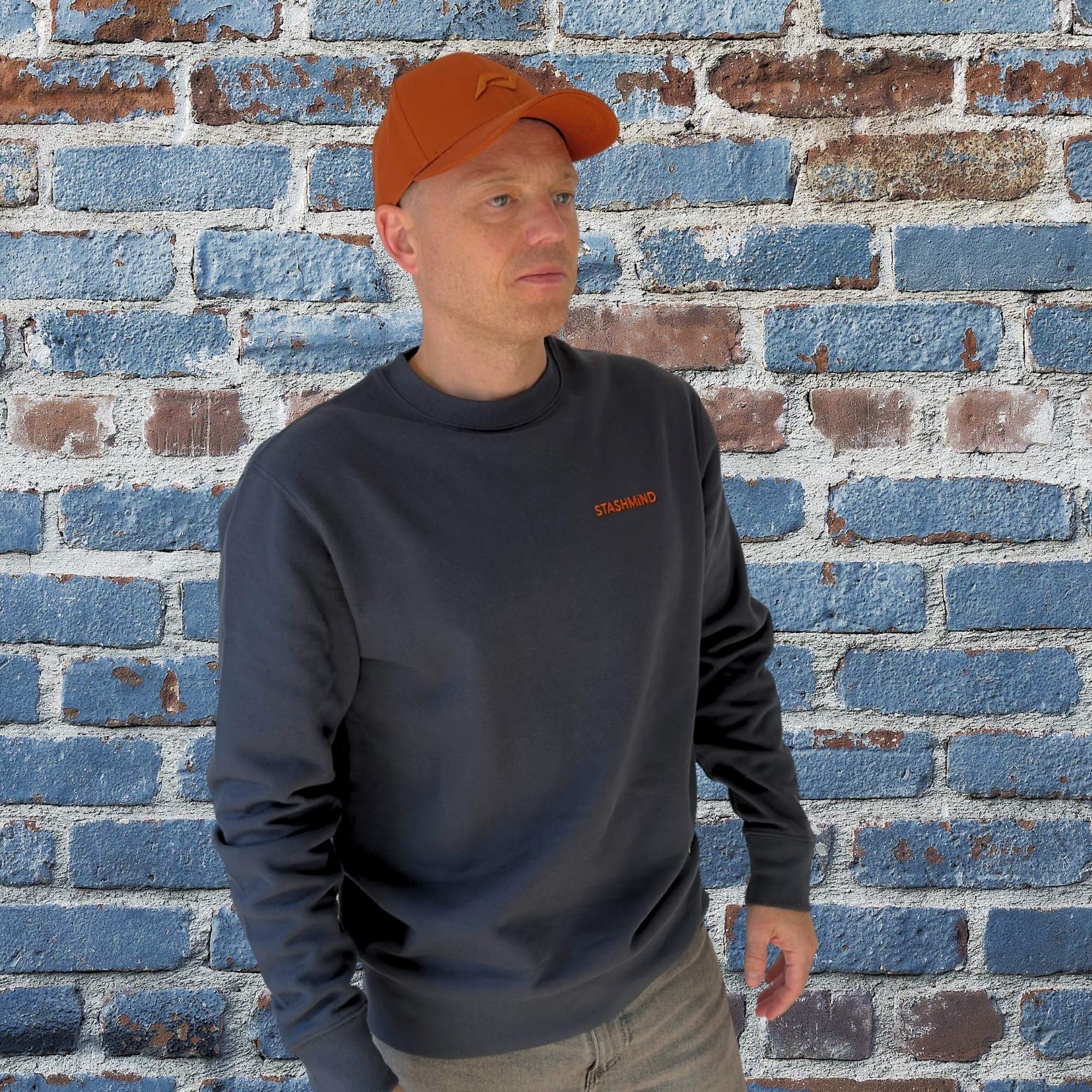 Sweater_Still_en_Cap_Crest_Terracotta
